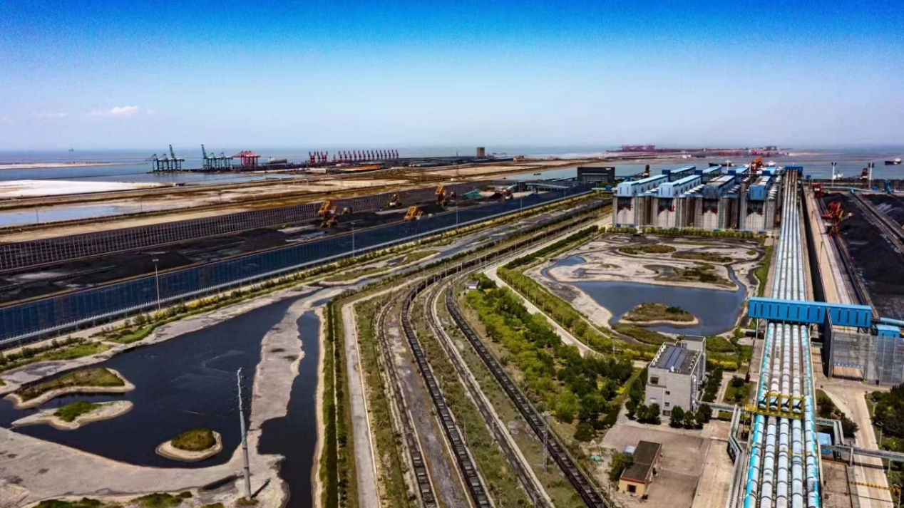 國能黃驊港務(wù)有限責(zé)任公司堅持生產(chǎn)高效運行，保障國家能源穩(wěn)定有序供應(yīng)。付秀智攝