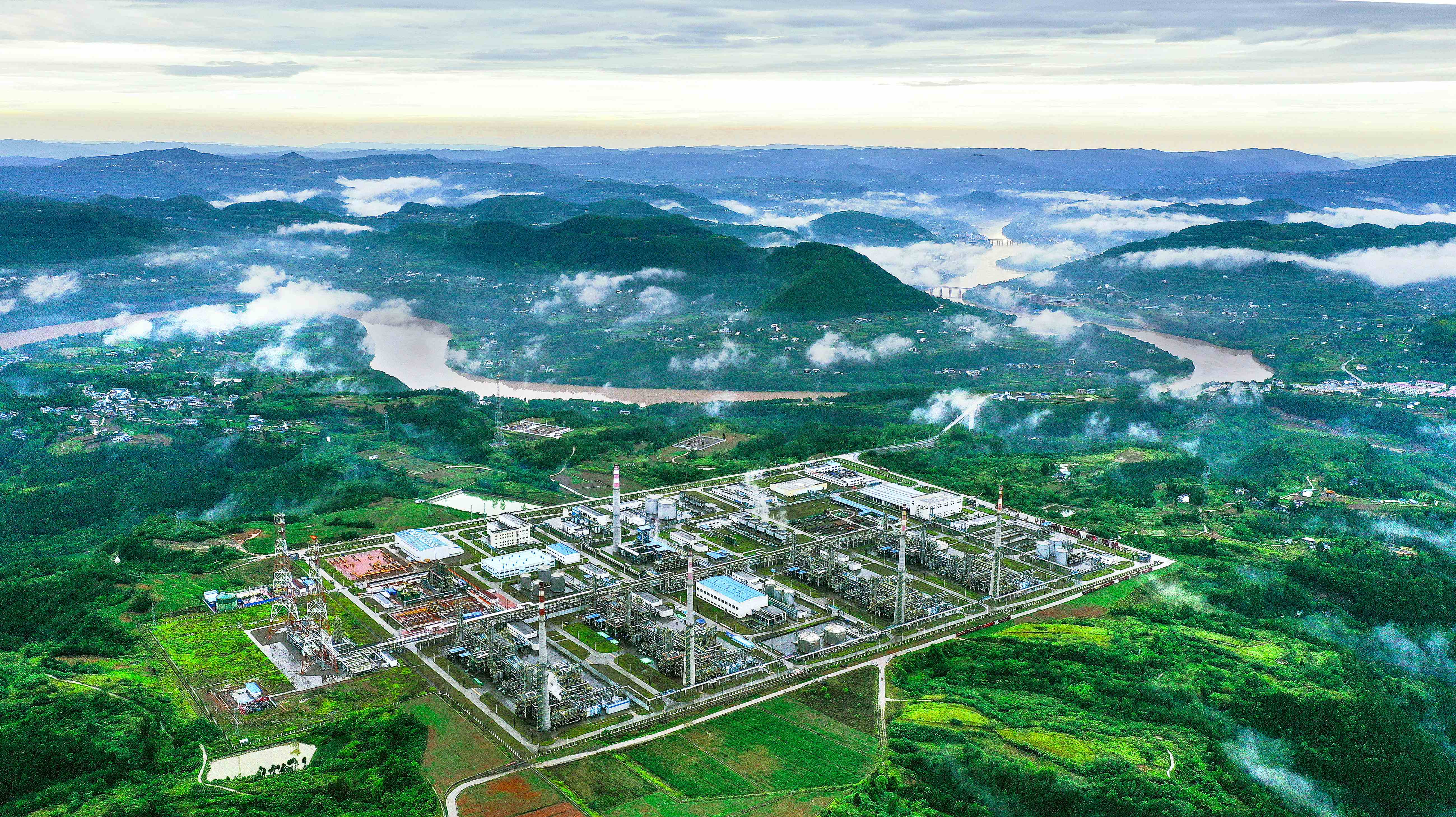 圖為世界首個7000余米超深高含硫生物礁大氣田——元壩氣田  袁鵬  攝_.jpg