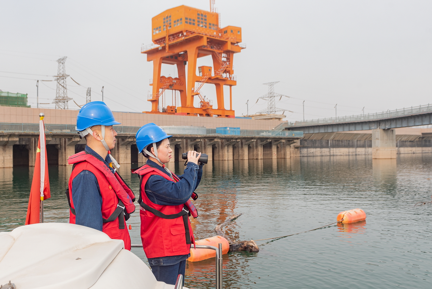 新春走基層丨高峽平湖的安全“守歲人” (1)_調(diào)整大小.jpg