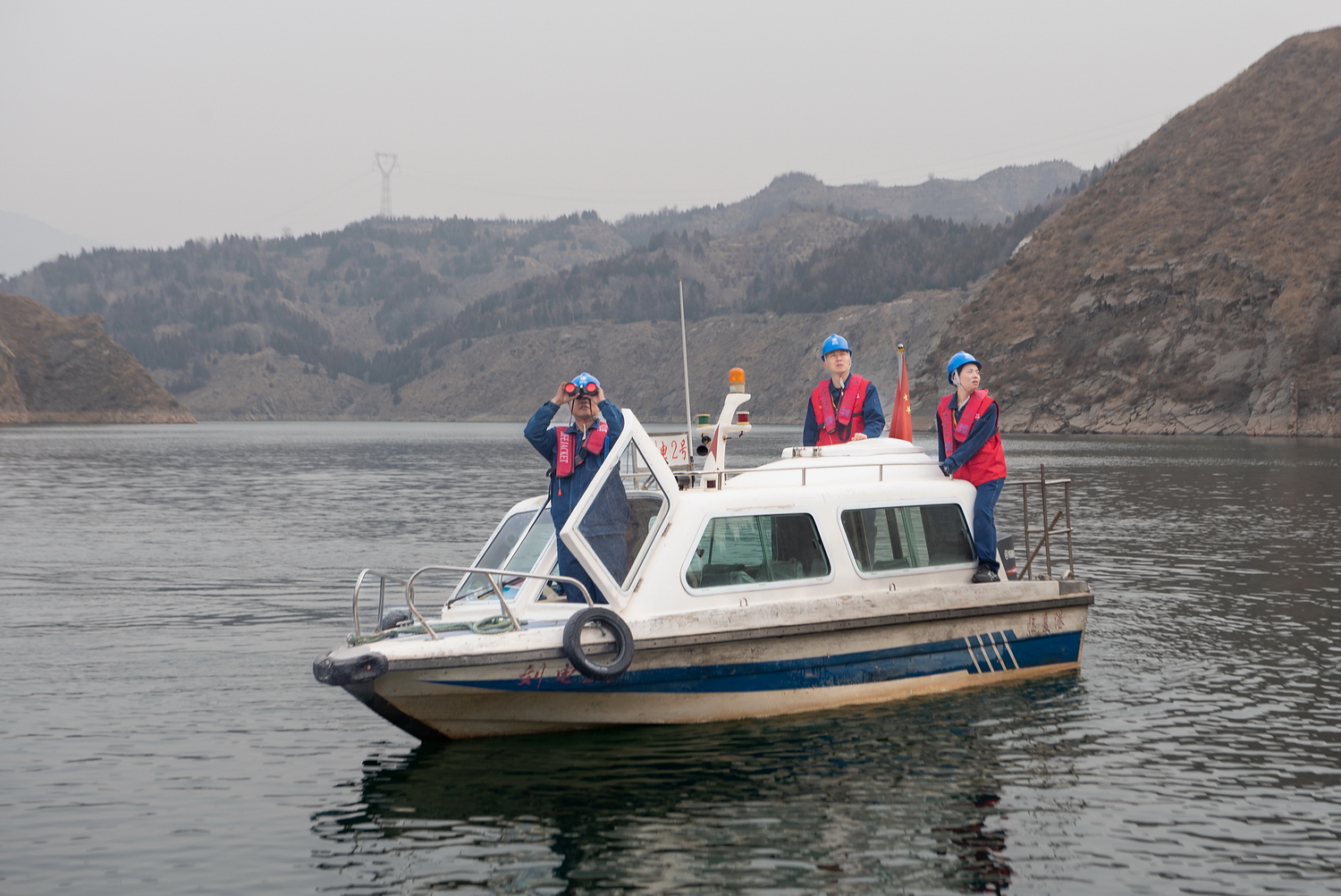 新春走基層丨高峽平湖的安全“守歲人” (3)_調(diào)整大小.jpg