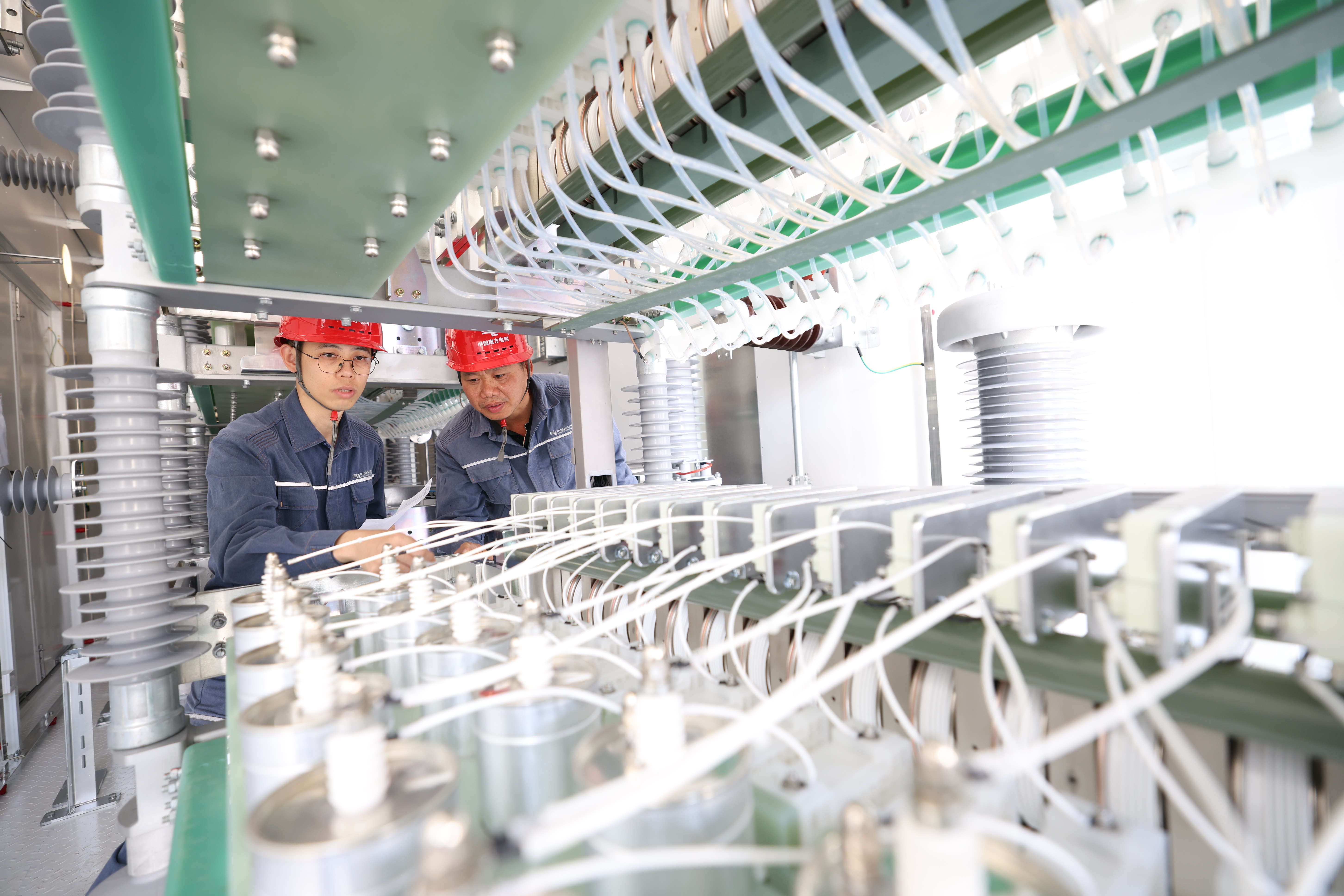 寒潮未到，抗冰先行。南方電網(wǎng)超高壓公司對(duì)<span id=