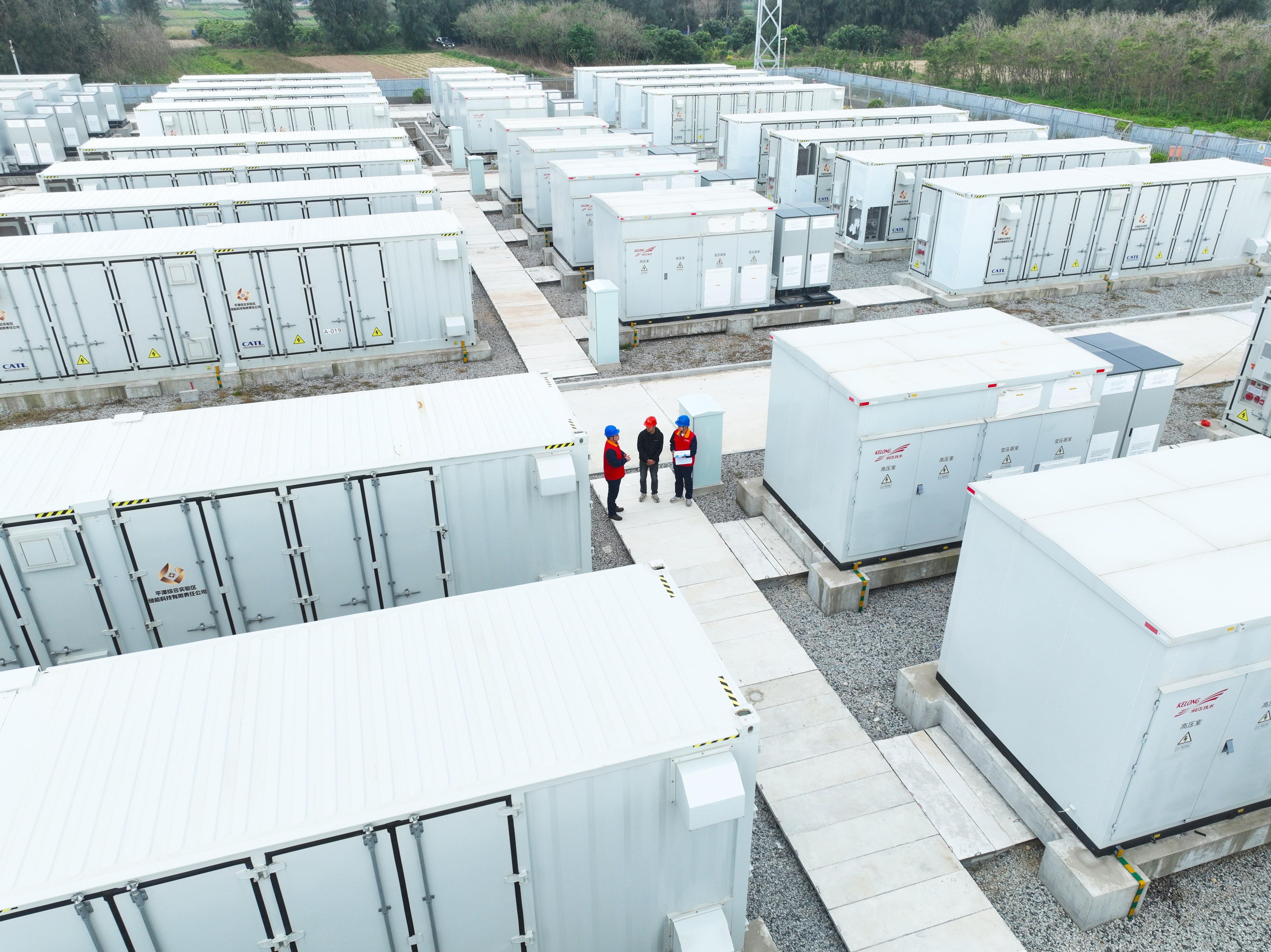 12月12日國網福州供電公司工作人員在<span id=