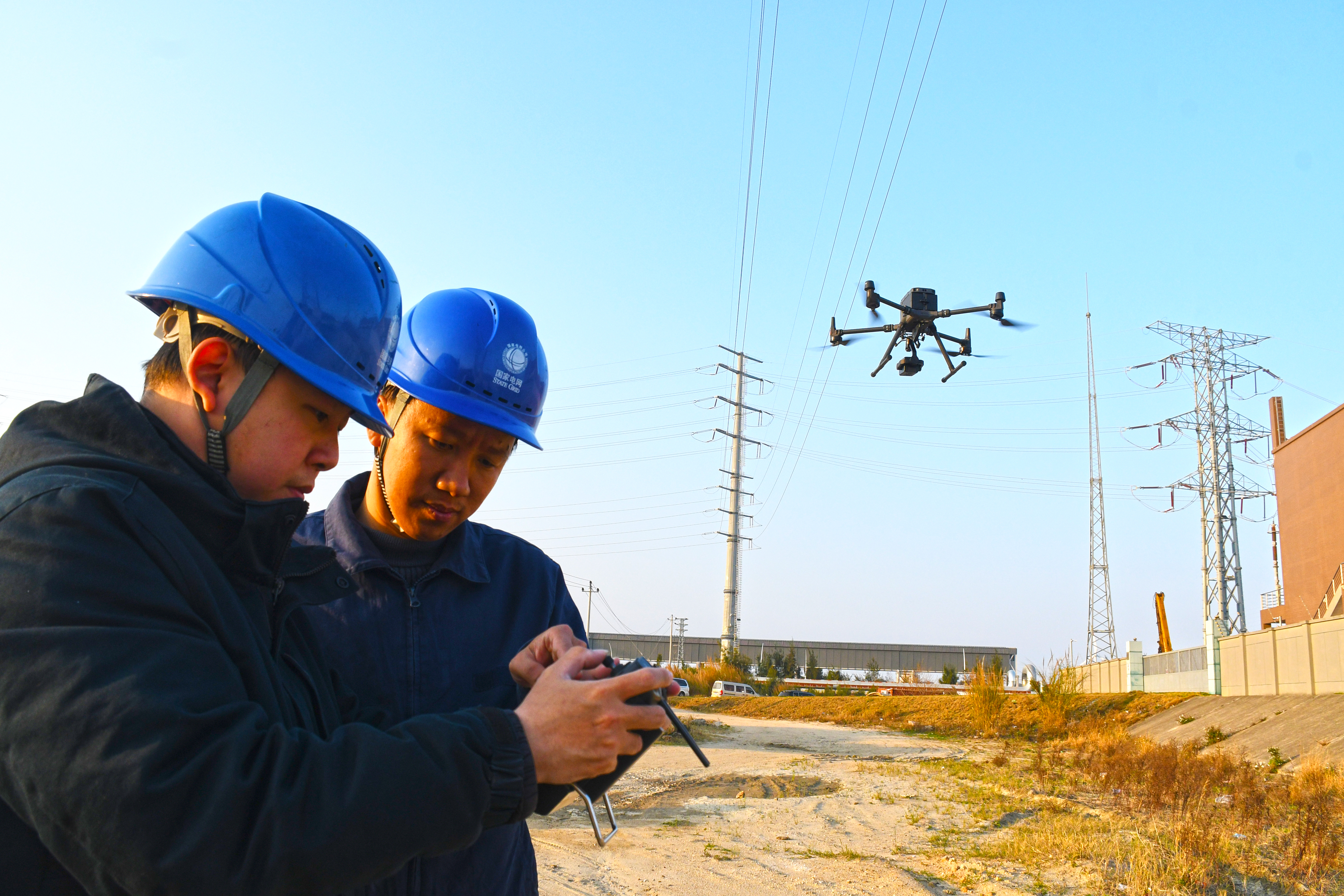 3月19日國(guó)網(wǎng)福清市供電公司輸電運(yùn)維人員在福建省福清市沙浦鎮(zhèn)<span id=